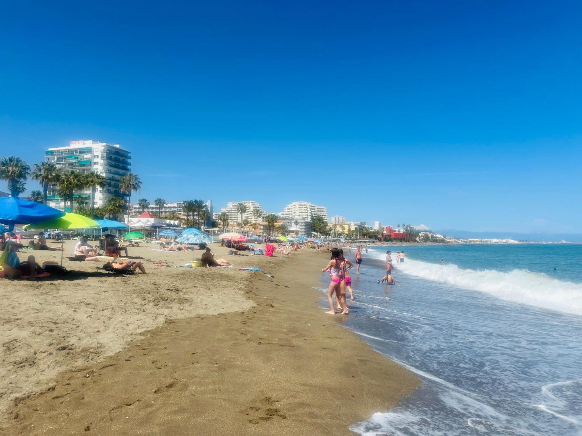 Luxury Beachfront Apartment In Benalmadena Costa ภายนอก รูปภาพ