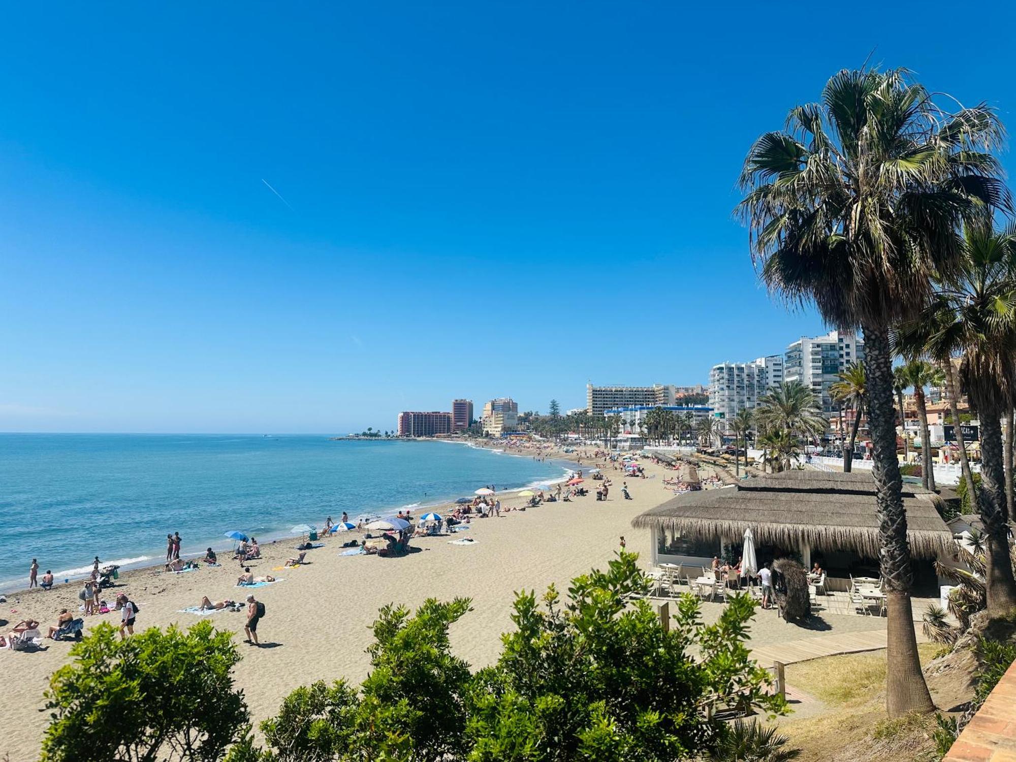 Luxury Beachfront Apartment In Benalmadena Costa ภายนอก รูปภาพ