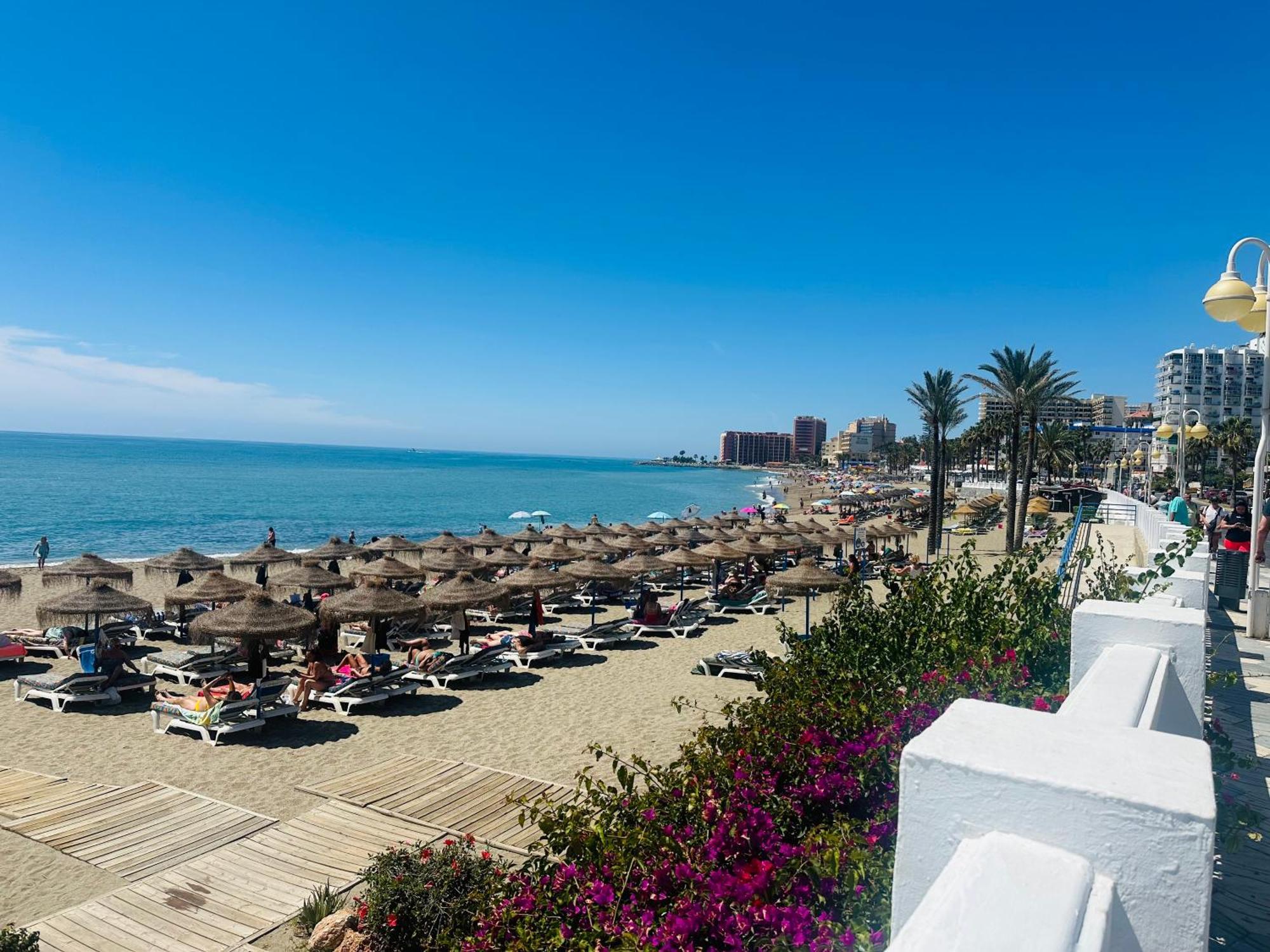 Luxury Beachfront Apartment In Benalmadena Costa ภายนอก รูปภาพ