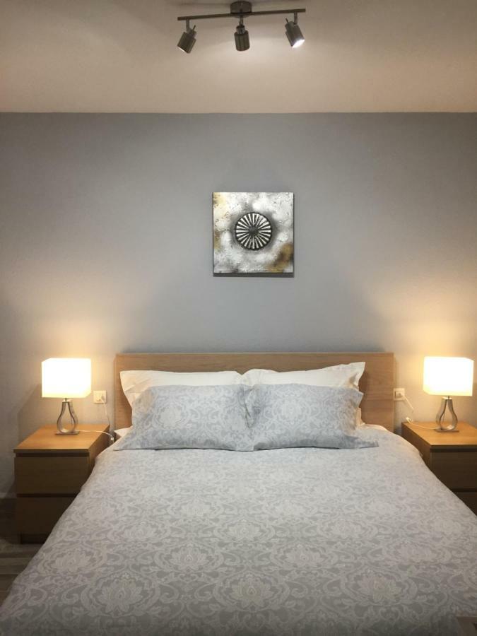 Luxury Beachfront Apartment In Benalmadena Costa ภายนอก รูปภาพ
