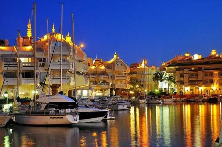 Luxury Beachfront Apartment In Benalmadena Costa ภายนอก รูปภาพ