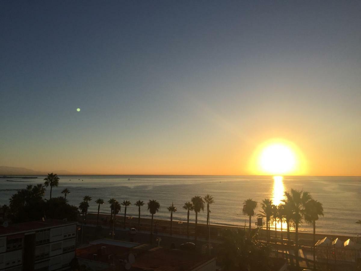 Luxury Beachfront Apartment In Benalmadena Costa ภายนอก รูปภาพ